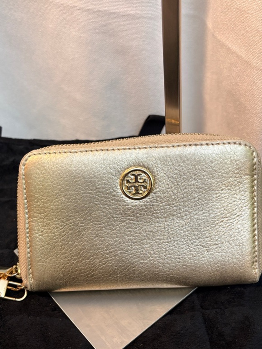 Tory Burch Metallic Gold Leather Zip Wallet - Picture 17 of 17